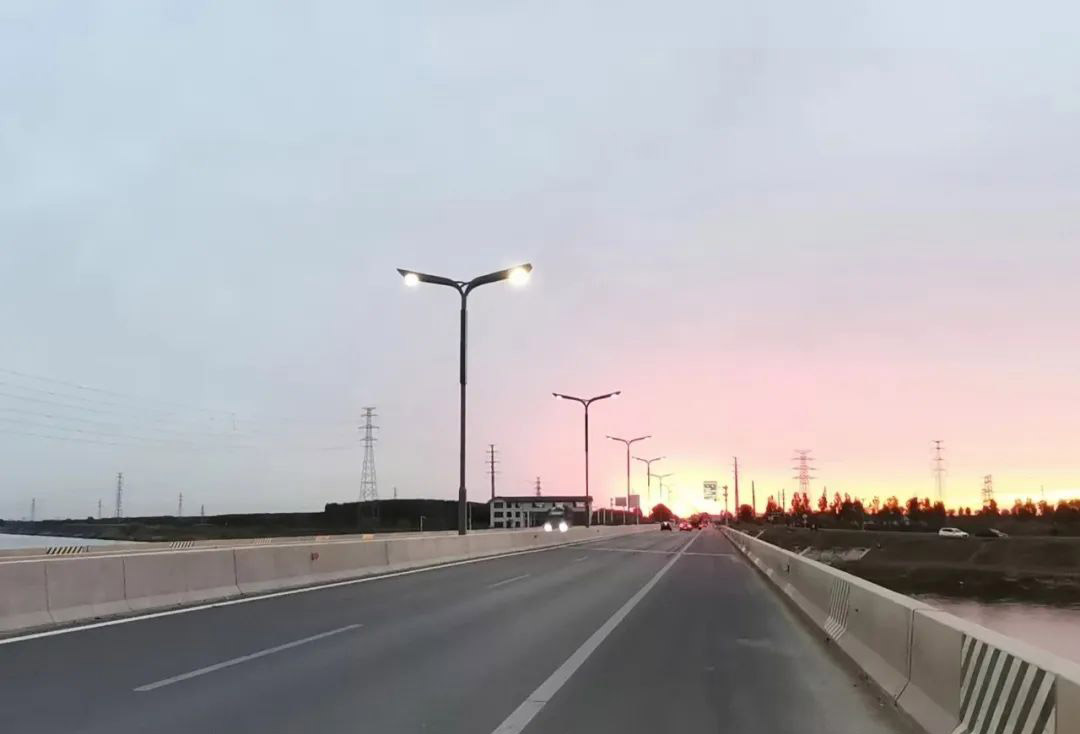 山东东营改造路段216盏太阳能路灯安装完毕---丰朗光电
