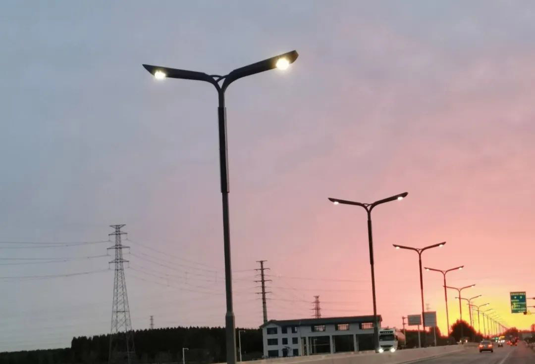 山东东营改造路段216盏太阳能路灯安装完毕---丰朗光电