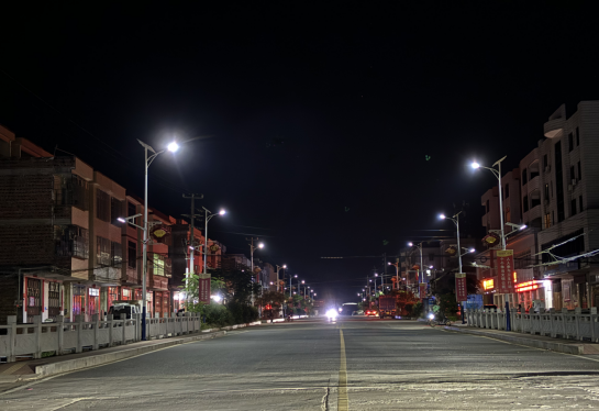 广东肇庆实施路灯亮化工程“照亮”群众出行路---丰朗光电