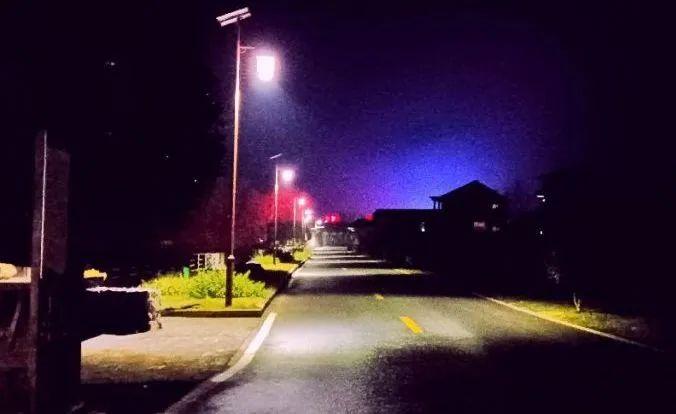 江西港背村路灯亮化照亮群众幸福道路---丰朗光电