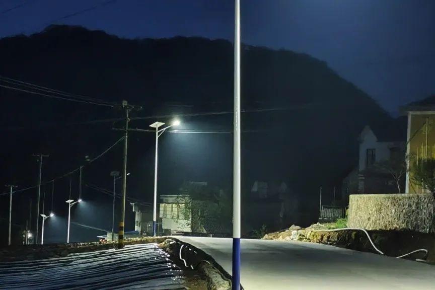 湖北宜昌五峰县仁和坪镇推进道路亮化建设和美乡村---丰朗光电